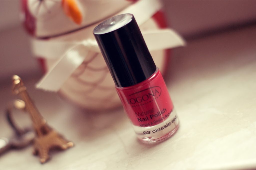 LOGONA Naturkosmetik Natural Nail Polish 03 classic red LOGONA Naturkosmetik Natural Nail Polish 03 classic red
