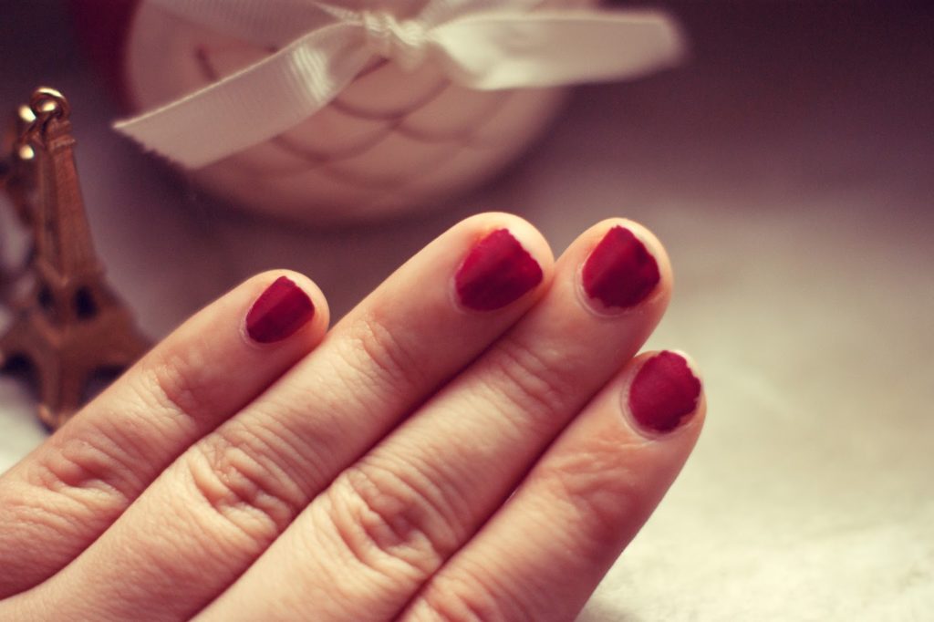 LOGONA Naturkosmetik Natural Nail Polish 03 classic red LOGONA Naturkosmetik Natural Nail Polish 03 classic red