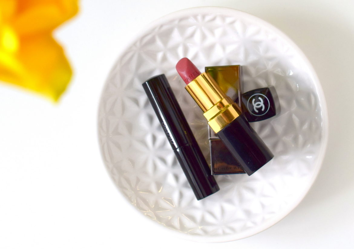 High End Lippenstifte. Hier gibt es meine Top 3 High End Lippenstifte zu sehen mit Chanel Lippenstift, Shiseido Veiled Rouge und Burberry Oxblood Lippenstift.