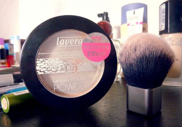 Lavera Naturkosmetik Mineral Compact Powder Testbericht für die Farbe Honey Nude mit Vorher-Nachher-Vergleich-Fotos