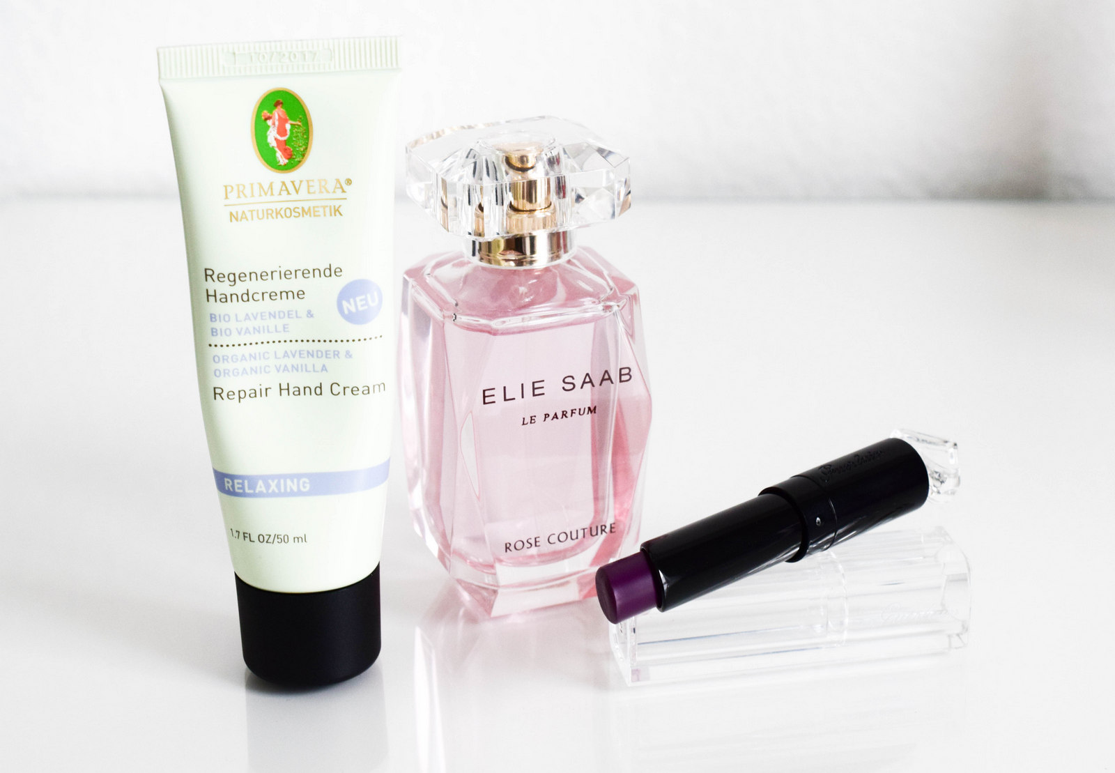 Kosmetik Lieblingsprodukte aus dem Monat Februar mit Pirmavera, Elie Saab Rose Couture Parfum und Guerlain La Petite Robe Noir Plum Brella