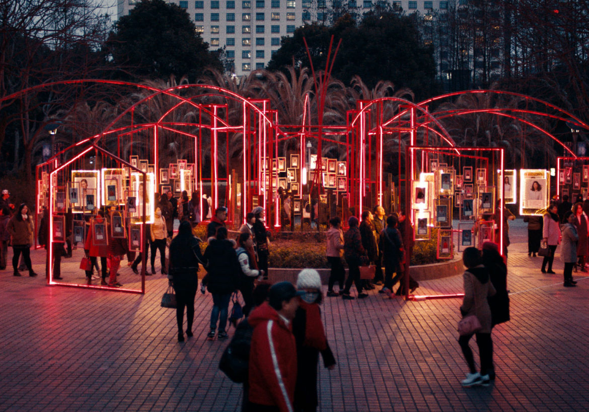 In China werden Frauen, die über 25 Jahre alt und unverheiratet sind, als leftover woman bezeichnet. Die Kampagne von SK-II kritisiert diesen gesellschaftlichen Misstand und möchte Frauen Mut machen für ihre Ziele und Träume zu kämpfen und sich nicht gesellschaftlichen Zwängen unterzuordnen.
