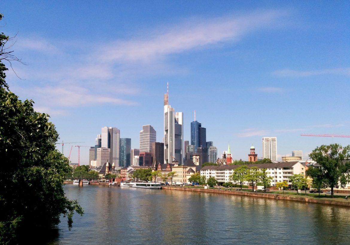 Skyline von Frankfurt bei der Frankfurt Blogger Reise und Blog Workshop im Radisson Blu Hotel Frankfurt.