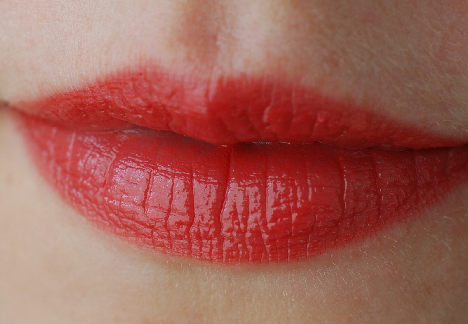 Lippenstift für den Sommer von Shiseido mit dem Shiseido Lacquer Rouge Deep Coral RD314