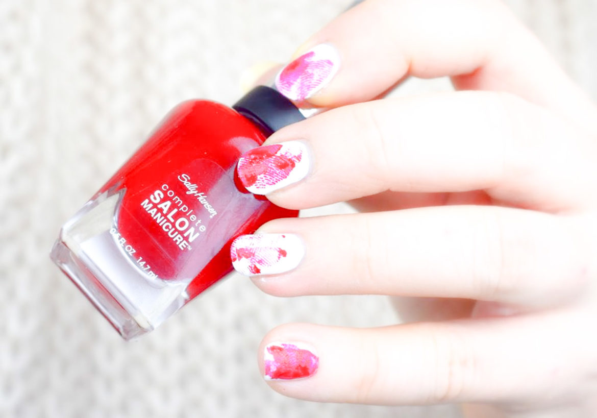 Nageldesign für Halloween passend zum Halloween Make-up und Halloween Kostüm zur Halloween Party