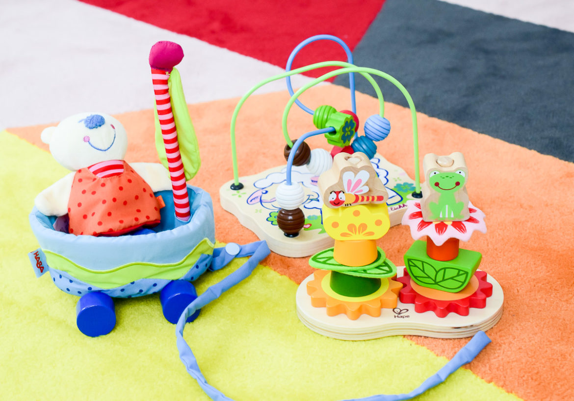Sinnvolles Spielzeug ab 1 Jahr? Motorikschleife, Stapelspiel aus Holz