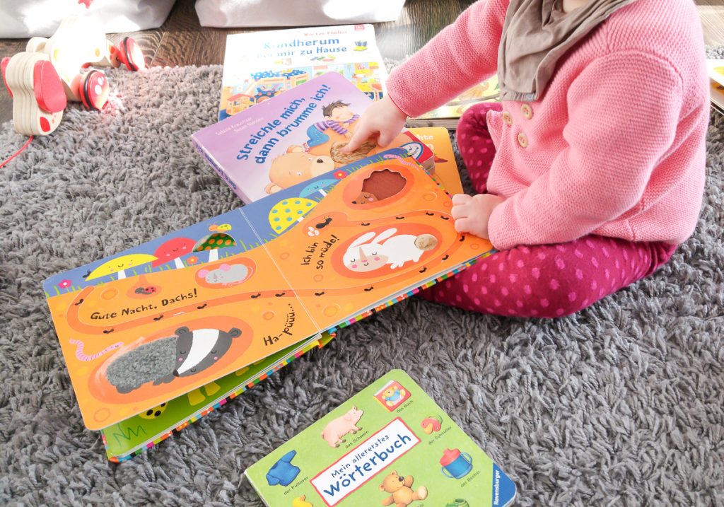 Bücher für Kleinkinder Bilder Bücher ab 1 Jahr Lieblingsbücher meiner Tochter Erfahrungen Tipps Kinderbücher Fühlbücher Bücher mit Ton und Wimmelbücher