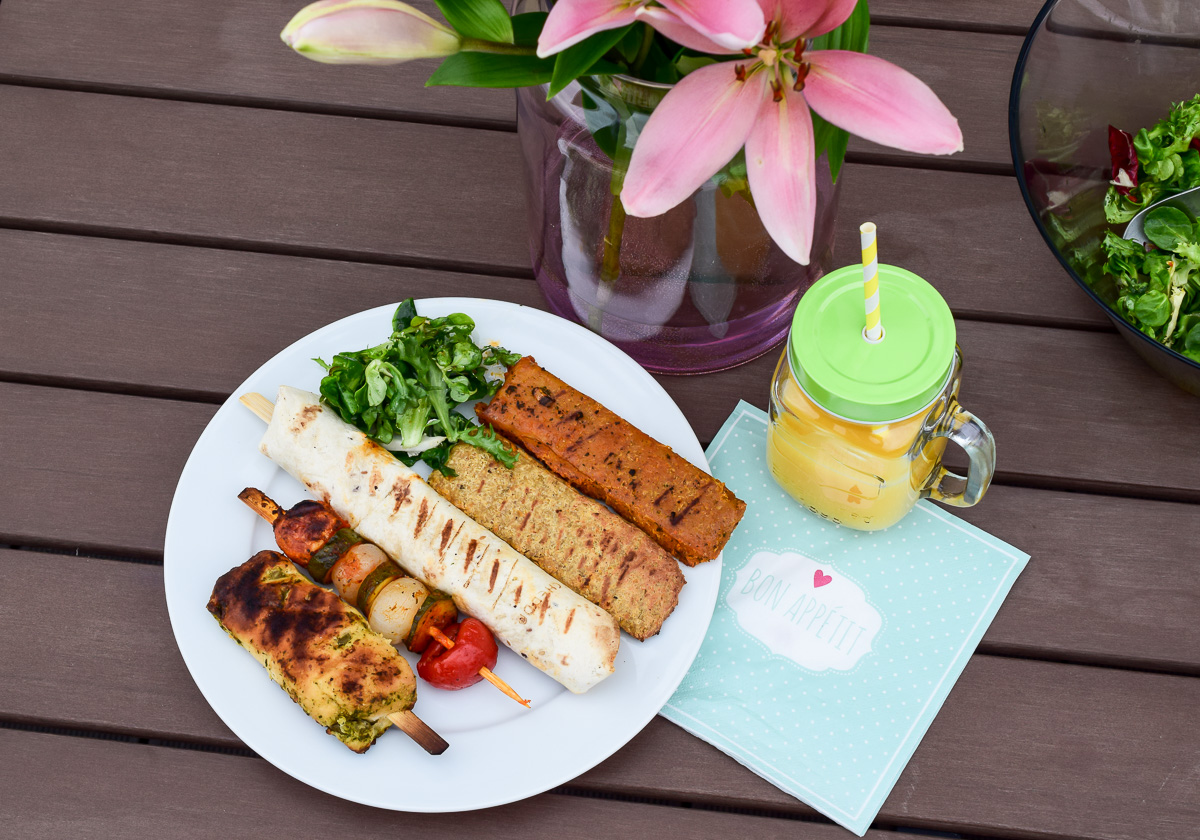 Vegetarisch Grillen Tipps und Rezepte Gemüse Salate Edeka Vegithek Fleisch-Alternativen für Vegetarier und Veganer vegithek, edeka, wirliebenlebensmittel, grillen, grillfest, Genuss, Abwechslungsreiche Ernährung, Schnelle Alternative, Qualität, Große Auswahl