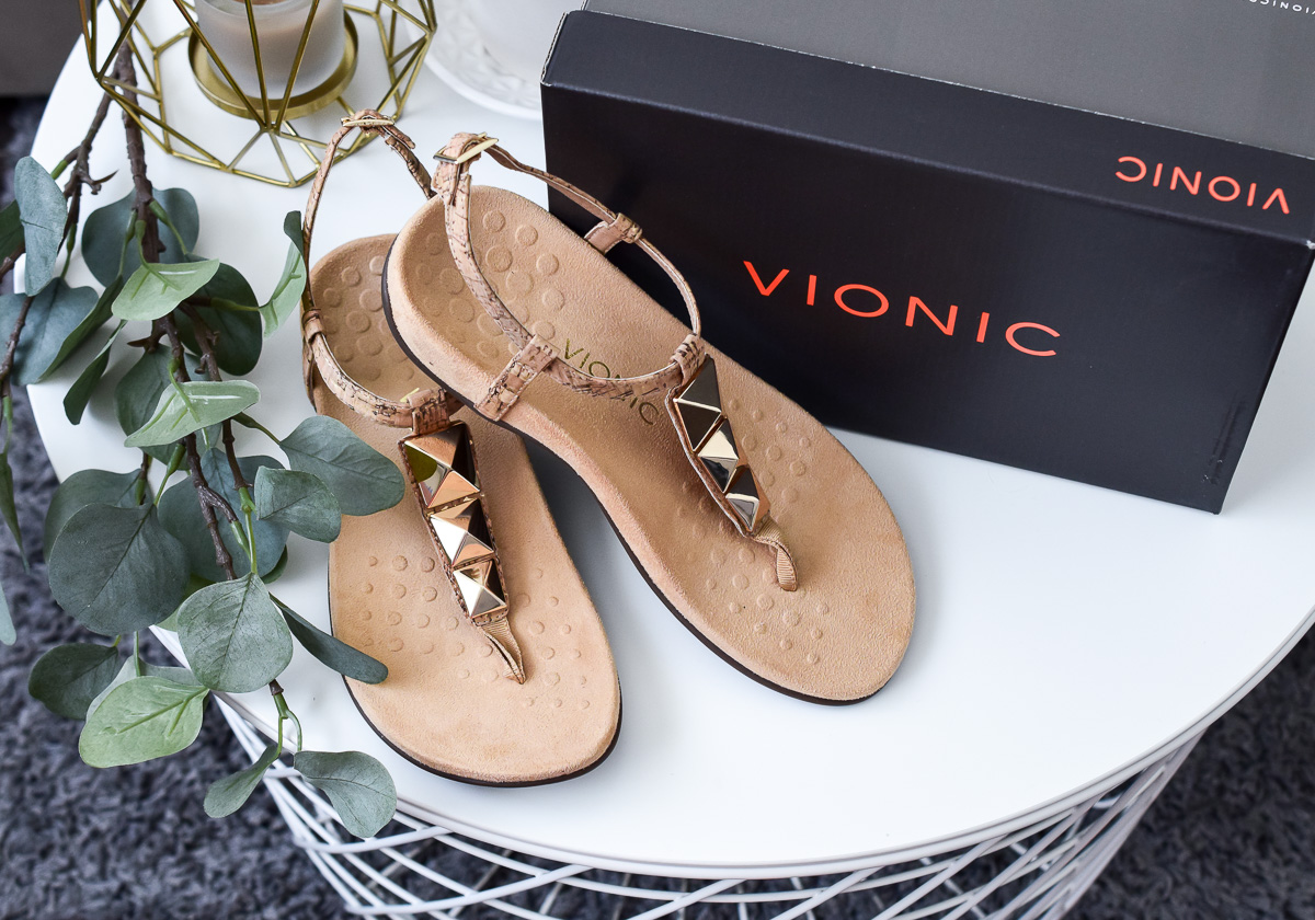 Vionic Schuhe Test und Erfahrungen Inspiration Blogger Outfit für Bloggerevent im Sommer mit Vionic Zehen Sandalen gold auf I need sunshine Lifestyleblog