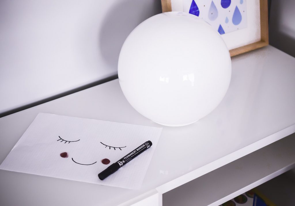 DIY Nachtlampe Ikea Fado Lampe selber machen Schlafende Augen Smart Home Kinderzimmer Tipps Erfahrungen E.ON Plus Smart Home