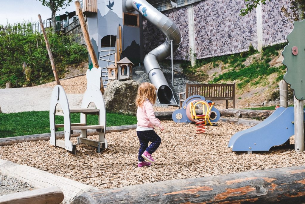 Familotel Allgäuer Berghof Gunzesried-Ofterschwang Familienhotel Spielplatz Kleinkinder Babys Erfahrungen Bewertungen Familienurlaub Allgäu Mamablog Ineedsunshine