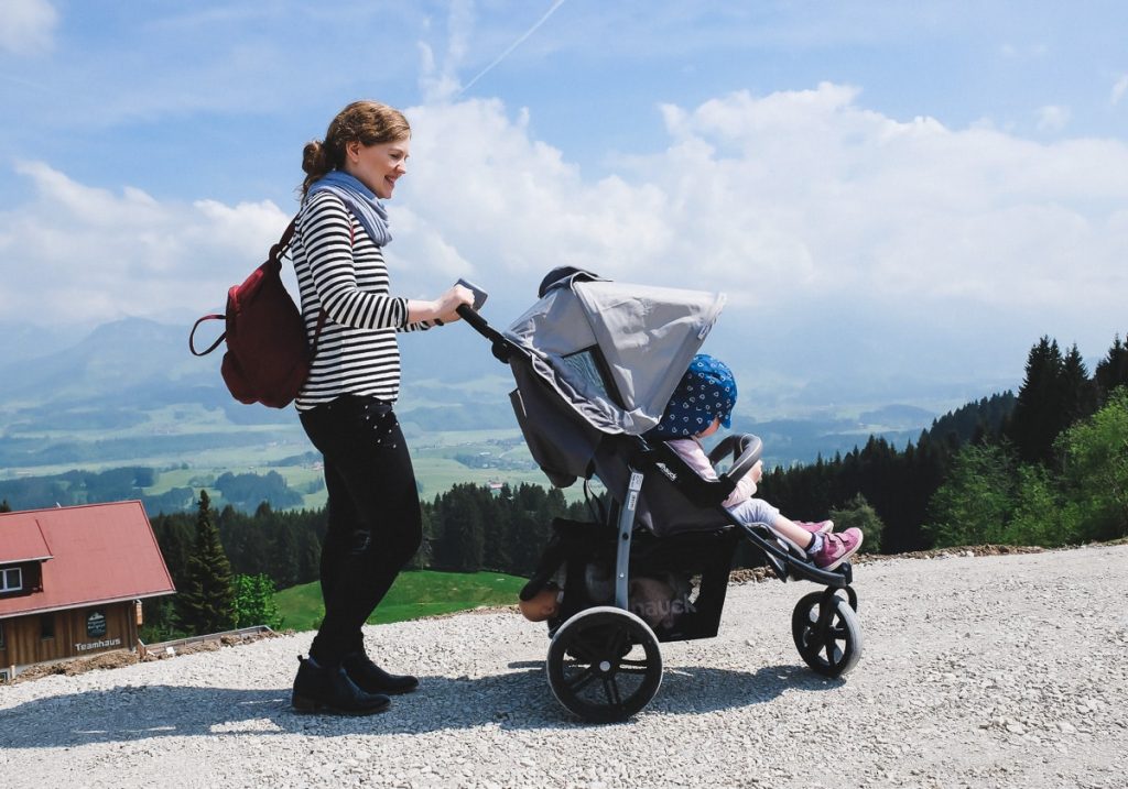 Familotel Allgäuer Berghof Gunzesried-Ofterschwang Familienhotel Spielplatz Kleinkinder Babys Erfahrungen Bewertungen Familienurlaub Allgäu Kinderwagen ausleihen Mamablog Ineedsunshine