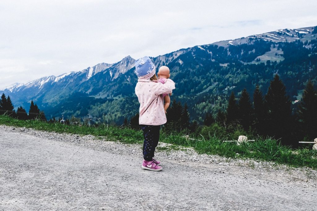 Familotel Allgäuer Berghof Gunzesried-Ofterschwang Familienhotel Spielplatz Kleinkinder Babys Erfahrungen Bewertungen Familienurlaub Allgäu Mamablog Ineedsunshine