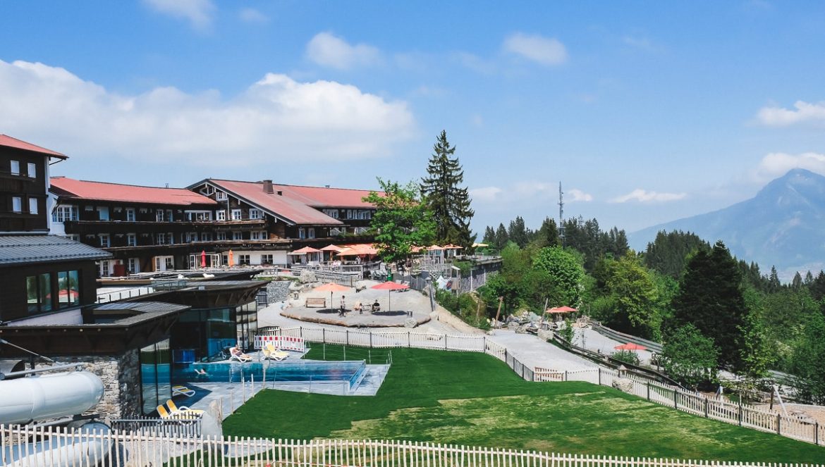 Familotel Allgäuer Berghof Gunzesried-Ofterschwang Familienhotel Spielplatz Kleinkinder Babys Erfahrungen Bewertungen Familienurlaub Allgäu Mamablog Ineedsunshine