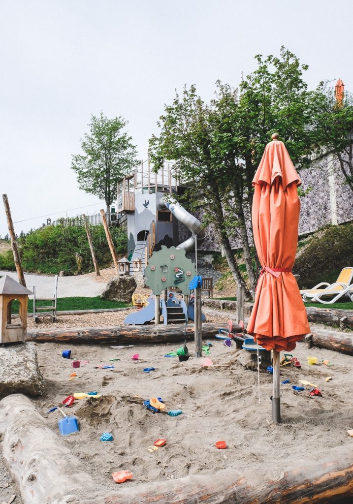 Familotel Allgäuer Berghof Gunzesried-Ofterschwang Familienhotel Spielplatz Kleinkinder Babys Erfahrungen Bewertungen Familienurlaub Allgäu Mamablog Ineedsunshine