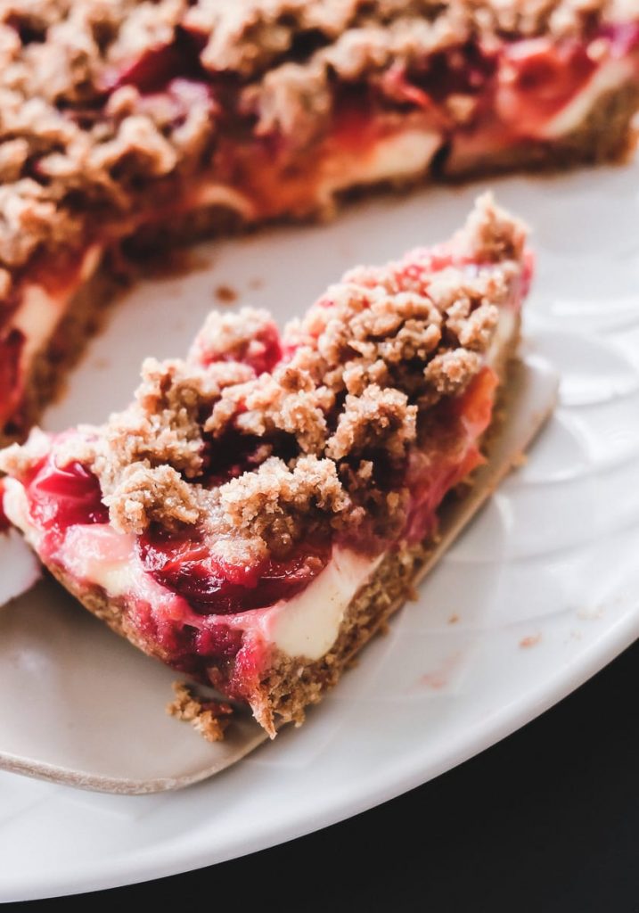 Pflaumenkuchen mit Pudding und Streuseln Rezept schnell lecker einfach Obstkuchen Obst aus Garten aufbrauchen Tipps Ideen Mamablog I need sunshine