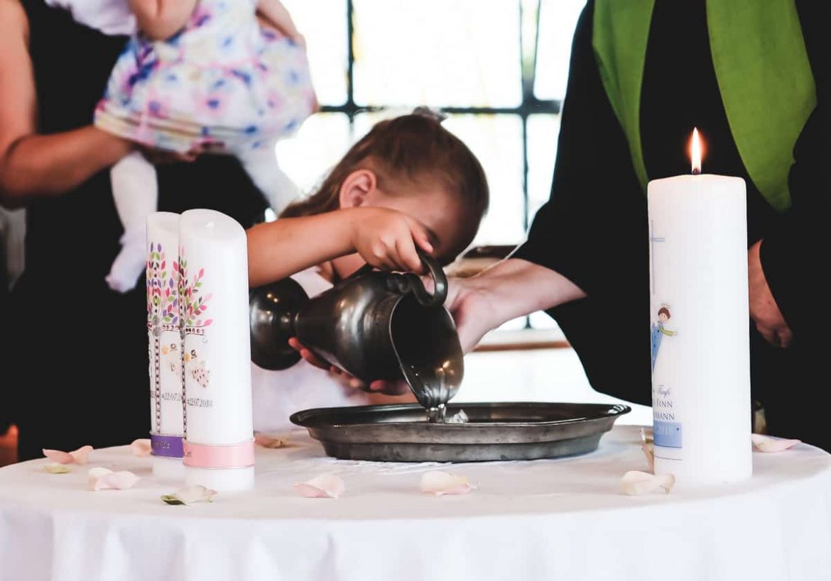 Taufgeschenke Mädchen Jungen Geschenkideen Taufe personalisierte Kinderbibel originell Zeitkapsel basteln selber machen persönlich Patenkinder Taufpate bleibende Geschenke Apfelbaum