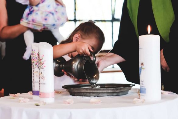 Taufgeschenke Mädchen Jungen Geschenkideen Taufe personalisierte Kinderbibel originell Zeitkapsel basteln selber machen persönlich Patenkinder Taufpate bleibende Geschenke Apfelbaum