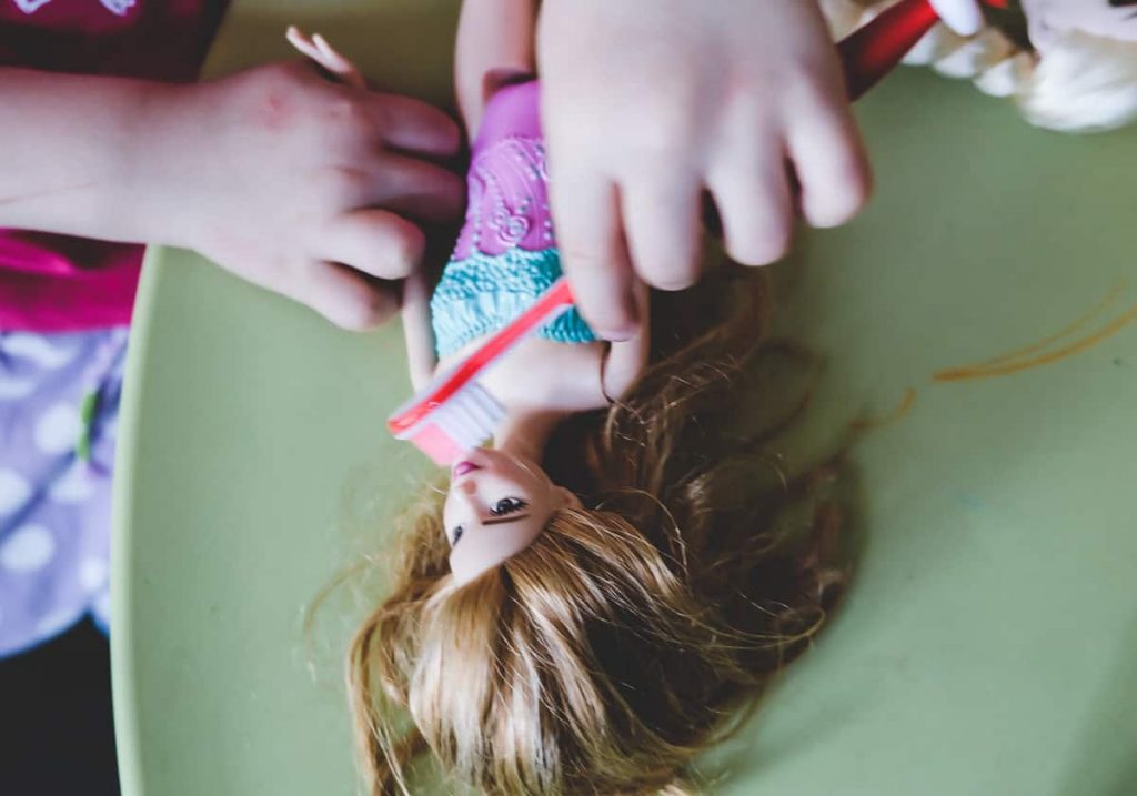 Kind will nicht Zähne putzen lassen: Tipps und Tricks für das Zähneputzen bei Babys und Kleinkindern mit Erfahrungen auf Mamablog www.ineedsunshine.de