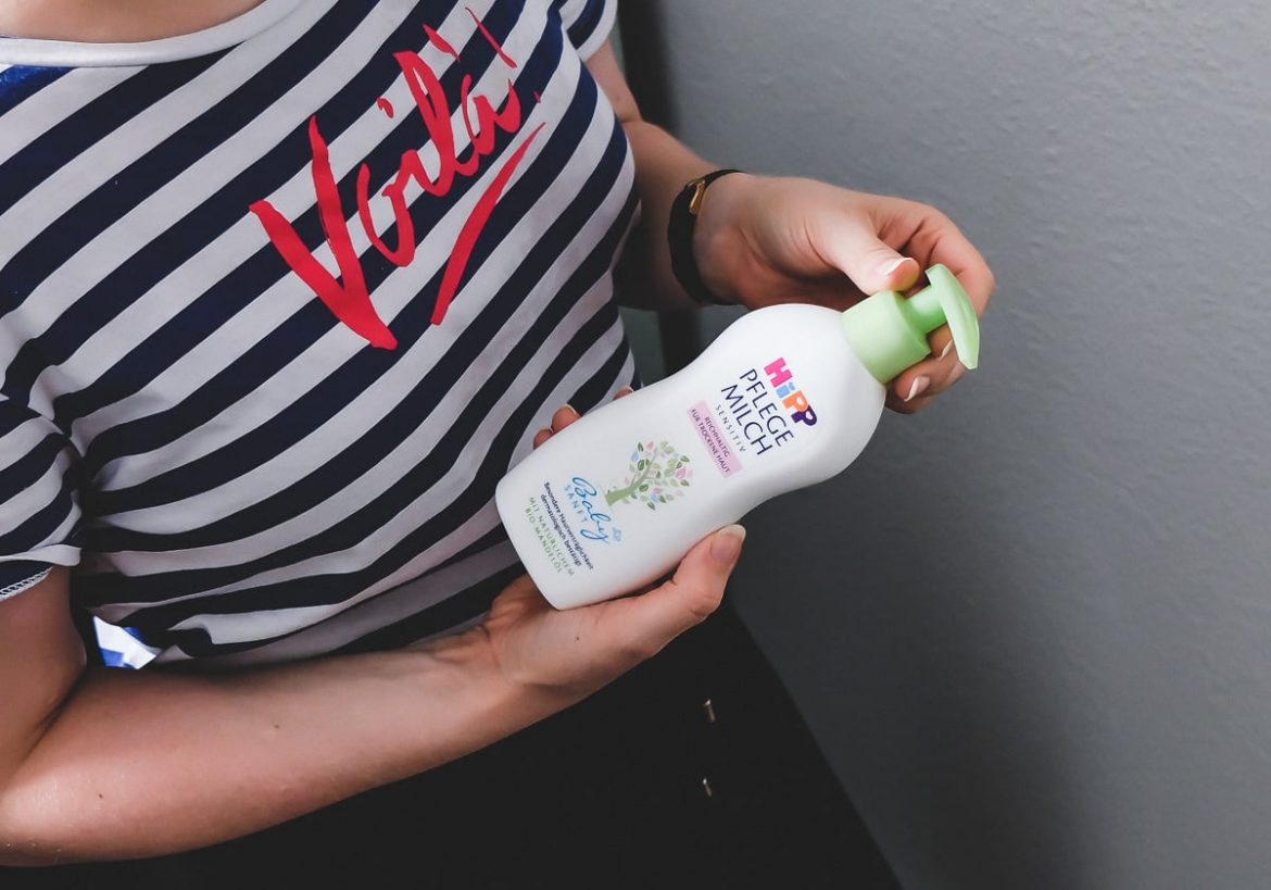 Review und Testbericht zu HiPP Babysanft Pflegeprodukte für Erwachsene. HiPP Pflegemilch und Milk Lotion für trockene und sensible Haut im Test auf Beautyblog www.ineedsunshine.de