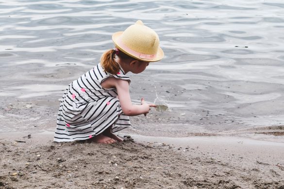 Spiele am Strand für Kinder und Kleinkinder kostenlose Spielideen im Sand für Urlaub oder Badesee auf Mamablog I needsunshine