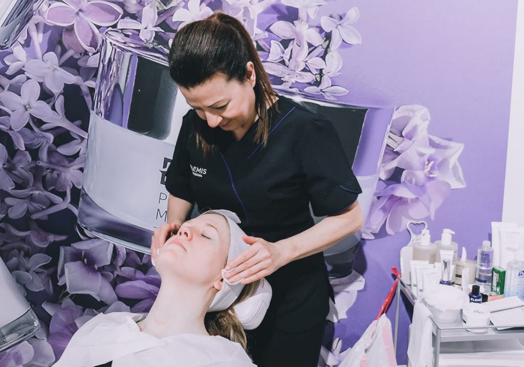 Erfahrungen ELEMIS Gesichtsbehandlung am Stand von QVC bei den BUNTE Beauty Days in München