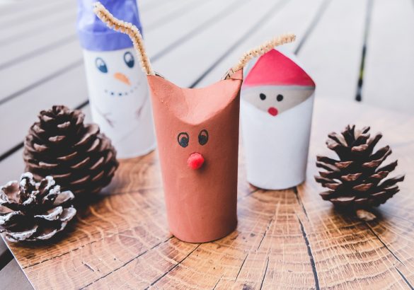 Schnelles und einfaches Basteln mit Klorollen zu Weihnachten mit Kindern und Ideen für Rentiere, Weihnachtsmann und Schneemann aus leeren Klopapierrollen auf Mamablog I need sunshine