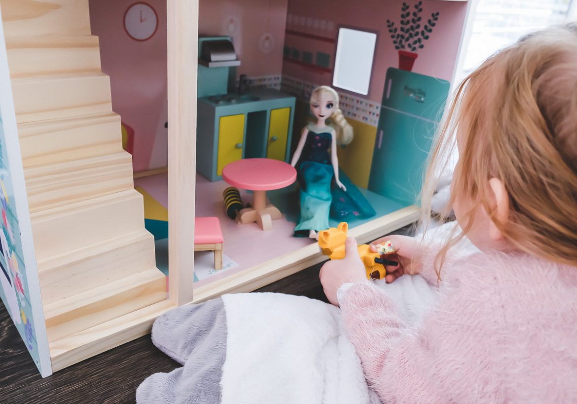 geschenke-ideen-weihnachten-holz-spielzeug-kleinkinder-tipps-ineedsunshine Schöne Geschenkideen für Kinder zu Weihnachten oder Geburtstag und Tipps für sinnvolles Holzspielzeug für Kinder ab 1 Jahr auf Mamablog I need sunshine