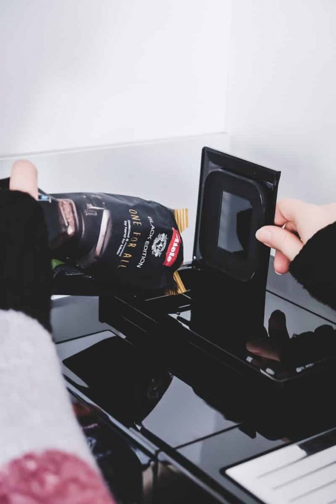 Miele Stand Kaffeevollautomat CM 7750 im Test mit Coffee Select und drei verschiedenen Kaffeesorten für das Home Office im Erfahrungsbericht auf Mamablog I need sunshine