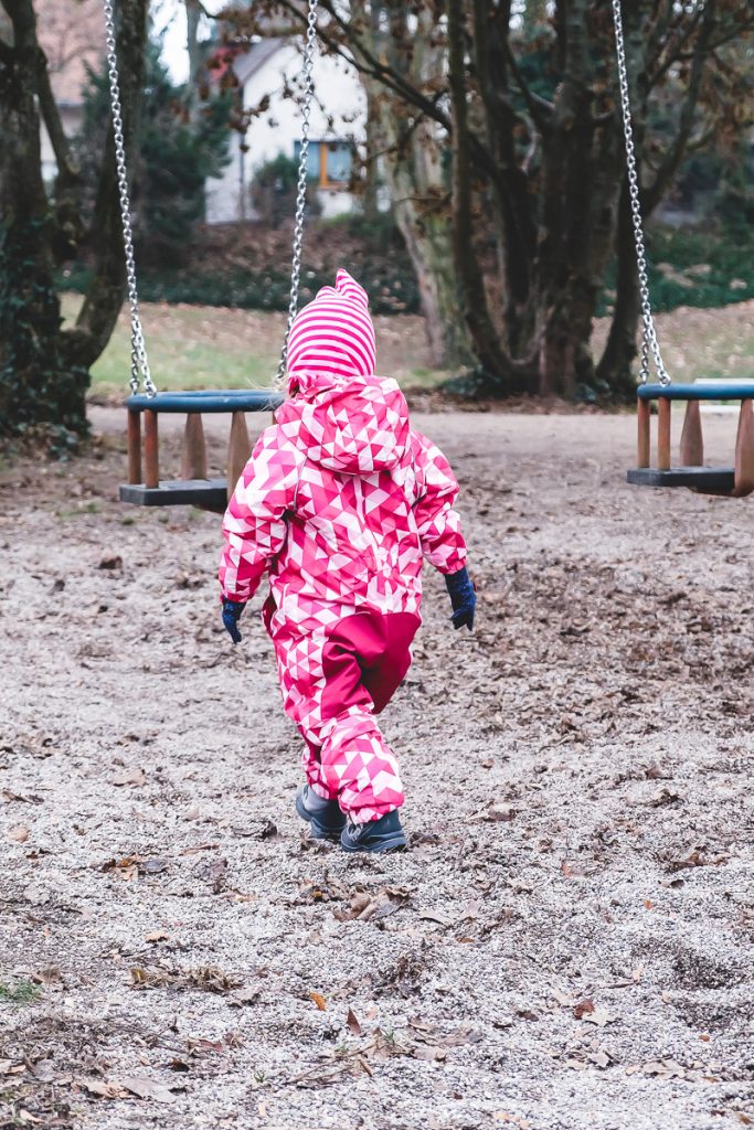 Kleinkind im Winter anziehen mit Schneeanzug von Tchibo und weitere Tipps auf Mamablog I need sunshine