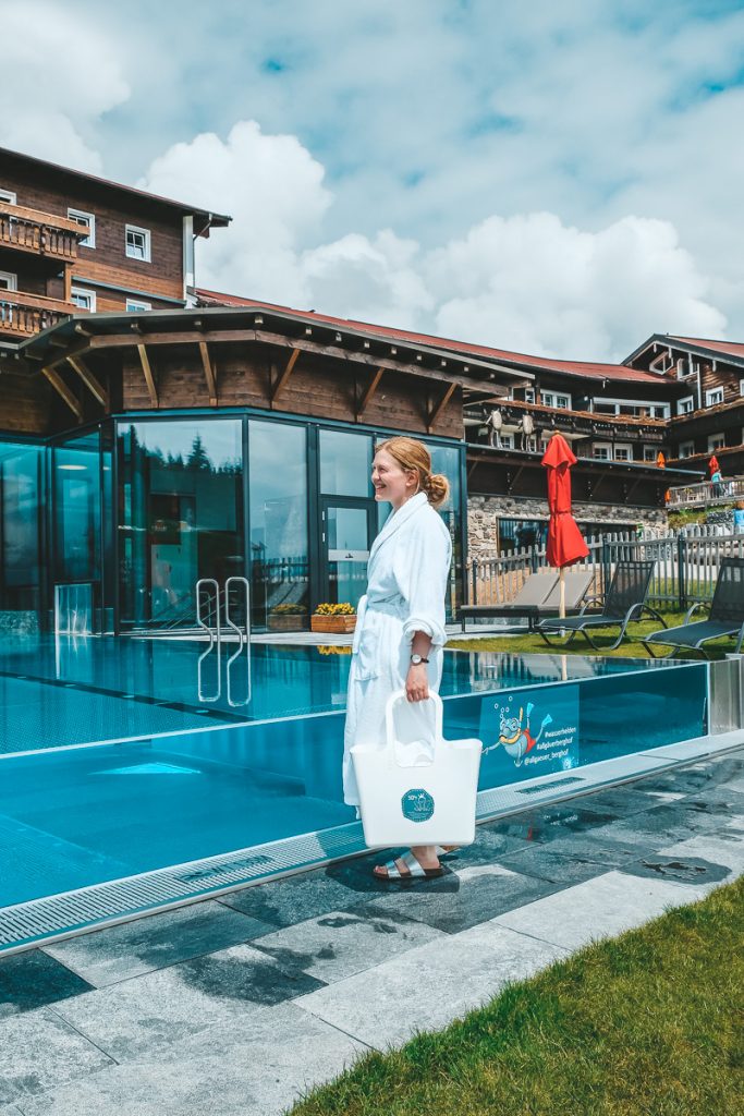 Wellnesshotel Allgäu mit Kindern Schwimmbad Sauna Dampfbad für die ganze Familie im Allgäuer Berghof Family Spa