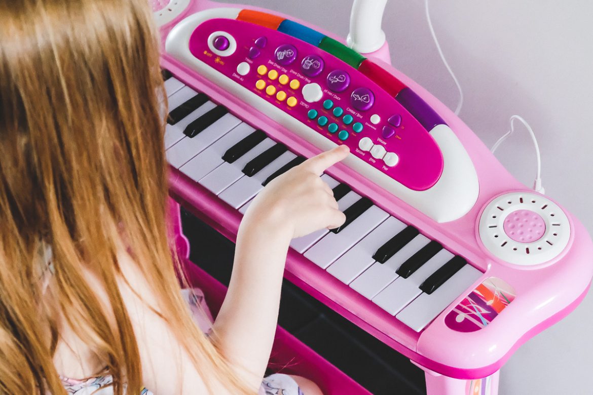 Simba My Music World Girls Standkeyboard für Kinder in ros im Test und Erfahrungsbericht auf Mamablog I need sunshine