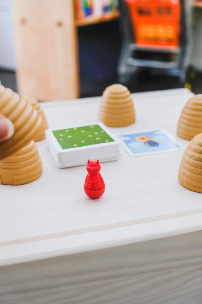 Spielidee für Kinder ab 4 Jahren Honigbienchen von AMIGO im Test auf Mamablog Ineedsunshine
