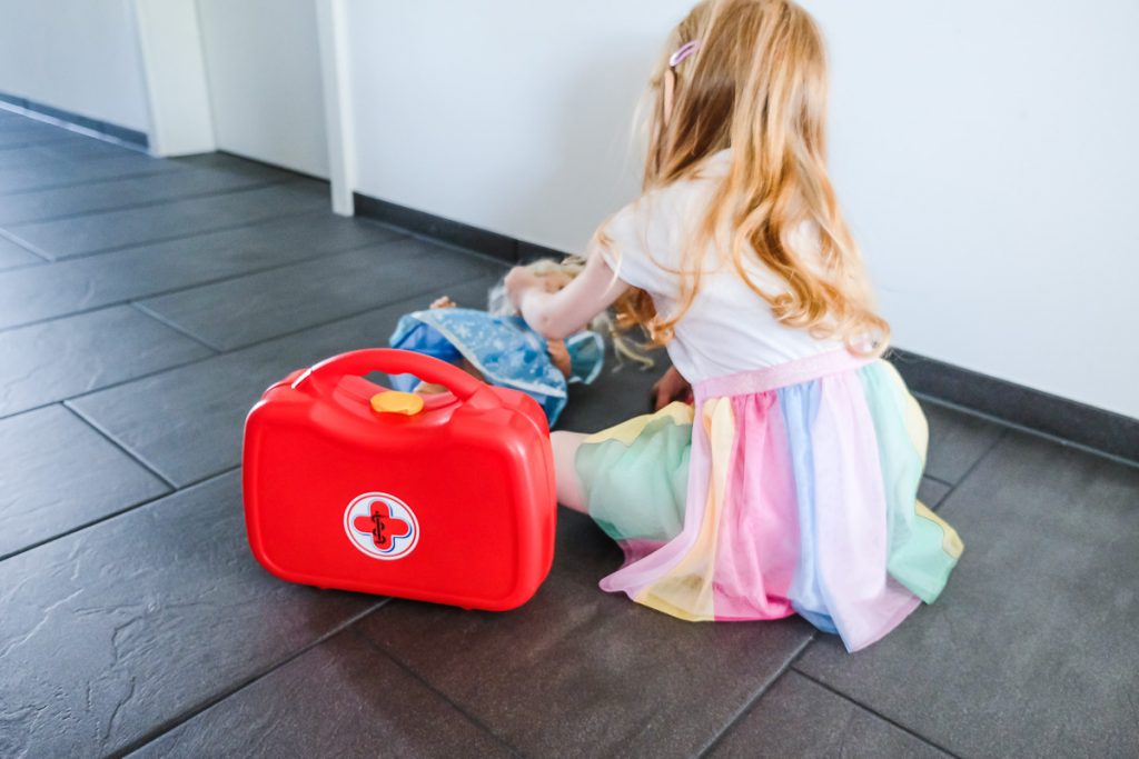 Erste hilfe am Kind Ablauf Maßnahmen Tipps für Babys und Kleinkinder auf Mamablog Ineedsunshine