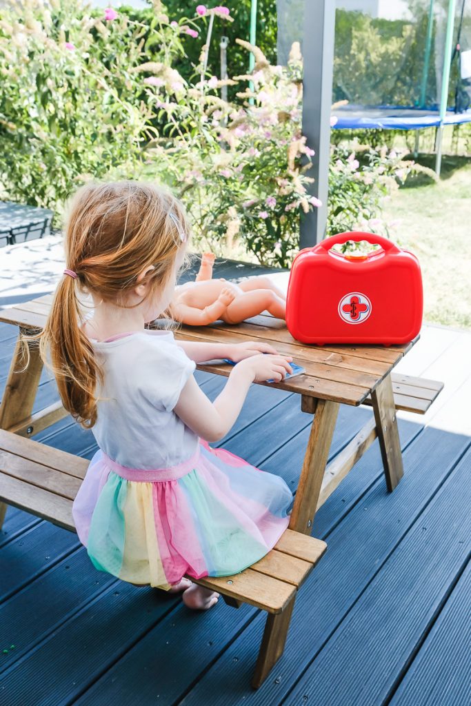 Erste Hilfe am Kind Ablauf Maßnahmen Tipps für Babys und Kleinkinder auf Mamablog Ineedsunshine