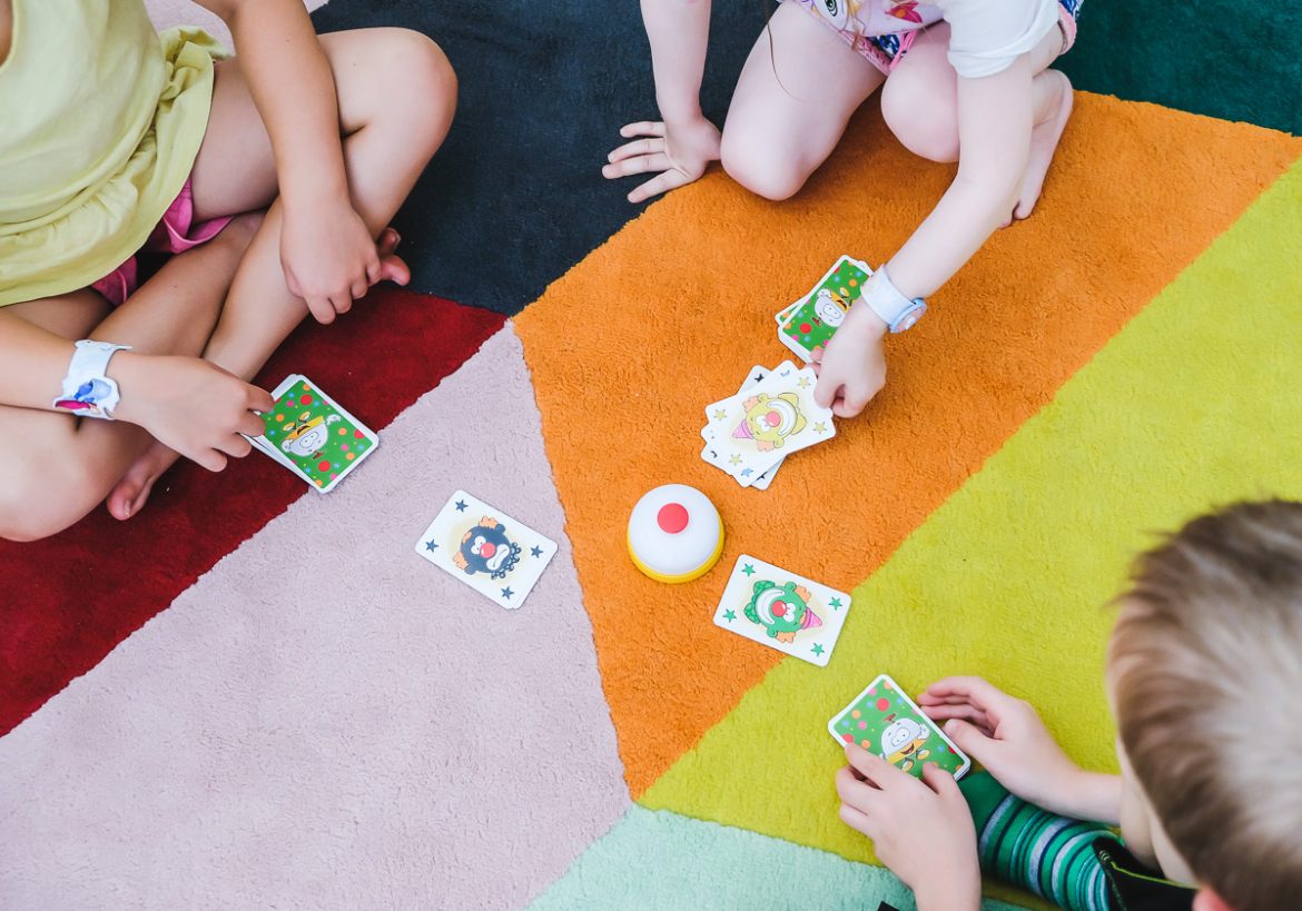 Tipps gegen Langeweile in den Ferien mit Spielideen für Kinder ab 4 Jahren auf Mamablog Ineedsunshine