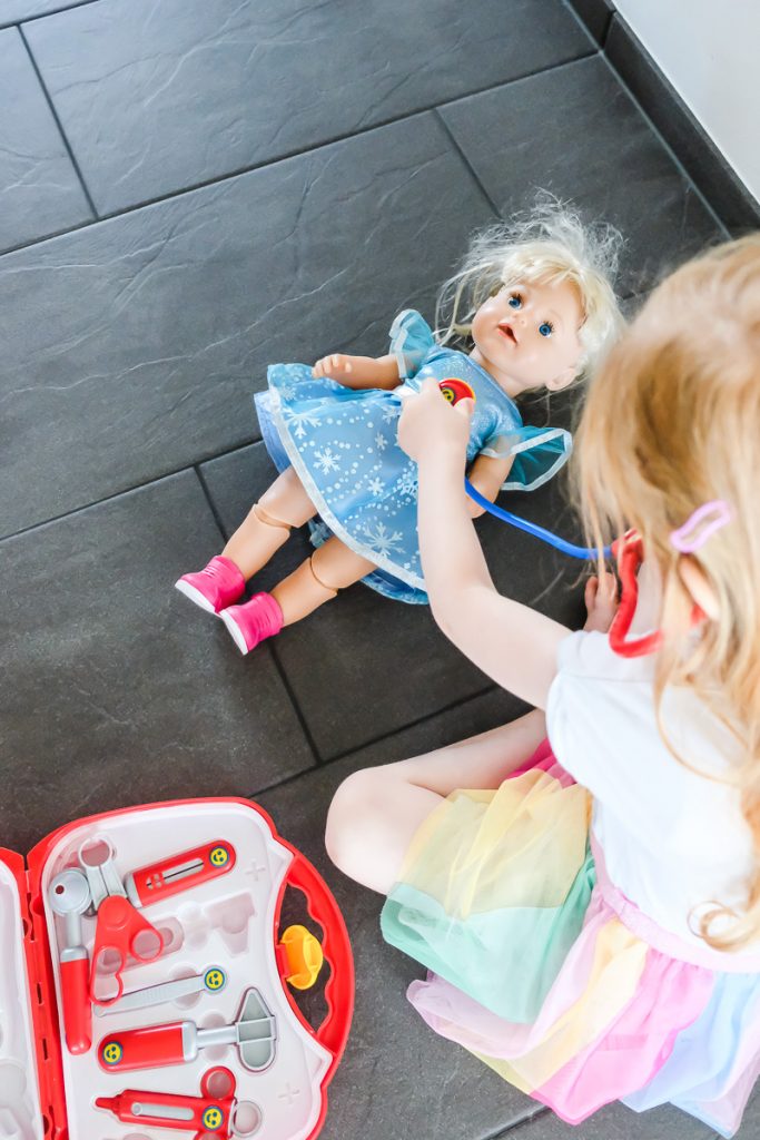 Erste hilfe am Kind Ablauf Maßnahmen Tipps für Babys und Kleinkinder auf Mamablog Ineedsunshine