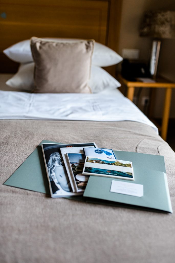 Hotel Bachmair Weissach Zimmer Erfahrungsbericht Familienurlaub am Tegernsee auf Mamablog Ineedsunshine