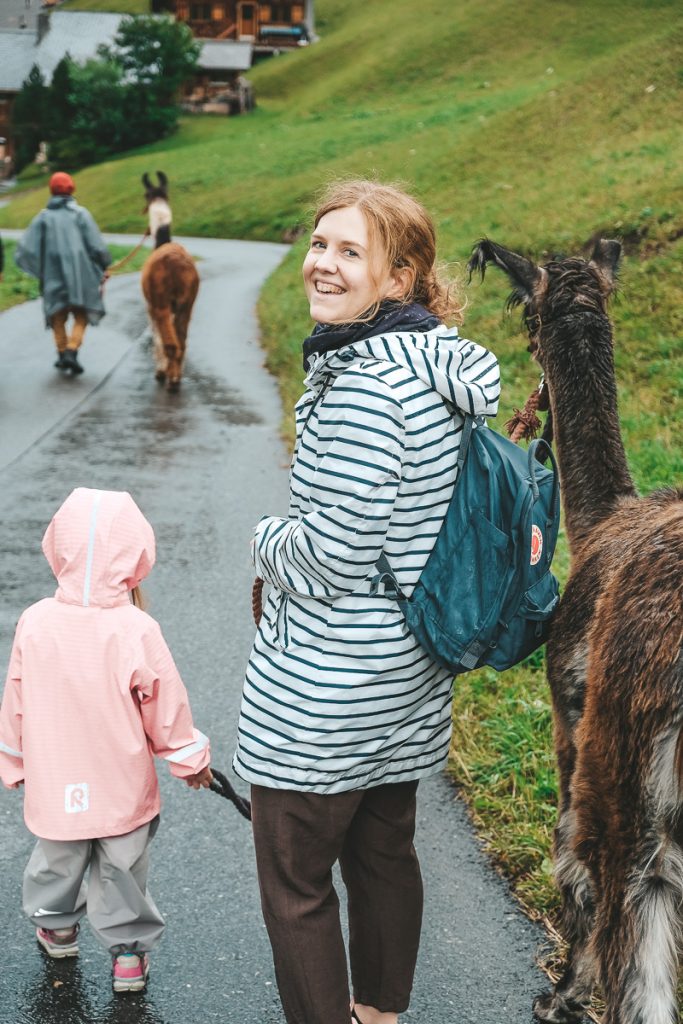 Lama Trekking Tour mit Kindern 3 Jahre alt in Malbun in Liechtenstein auf Mamablog Ineedsunshine