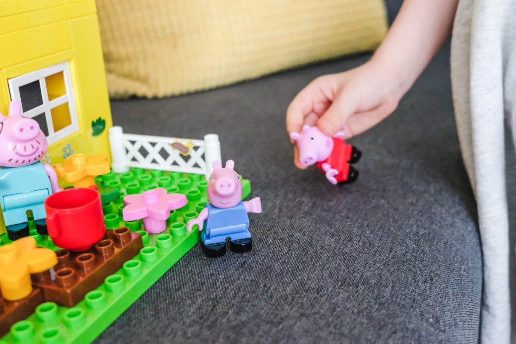 Big Bloxx Pig Peppas House Peppa Wutz Haus Erfahrungen Geschenkidee für Kinder auf Mamablog Ineedsunshine