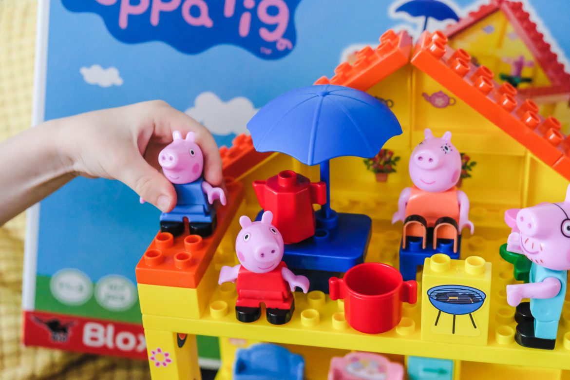 Big Bloxx Pig Peppas House Peppa Wutz Haus Erfahrungen Geschenkidee für Kinder auf Mamablog Ineedsunshine
