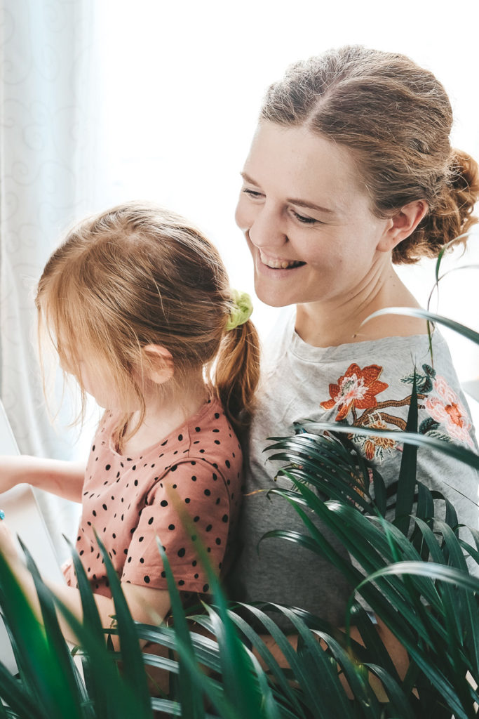 Selbstliebe lernen selbstbewusste Tochter Vorbild als Mutter sein