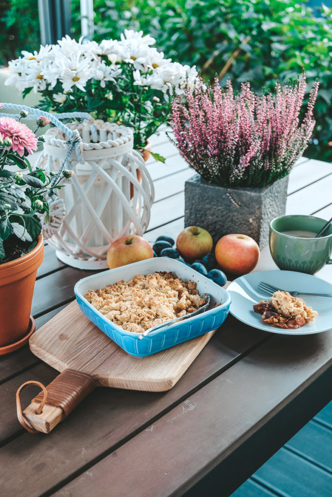 leckeres Apfel Zwetschgen Crumble Rezept 