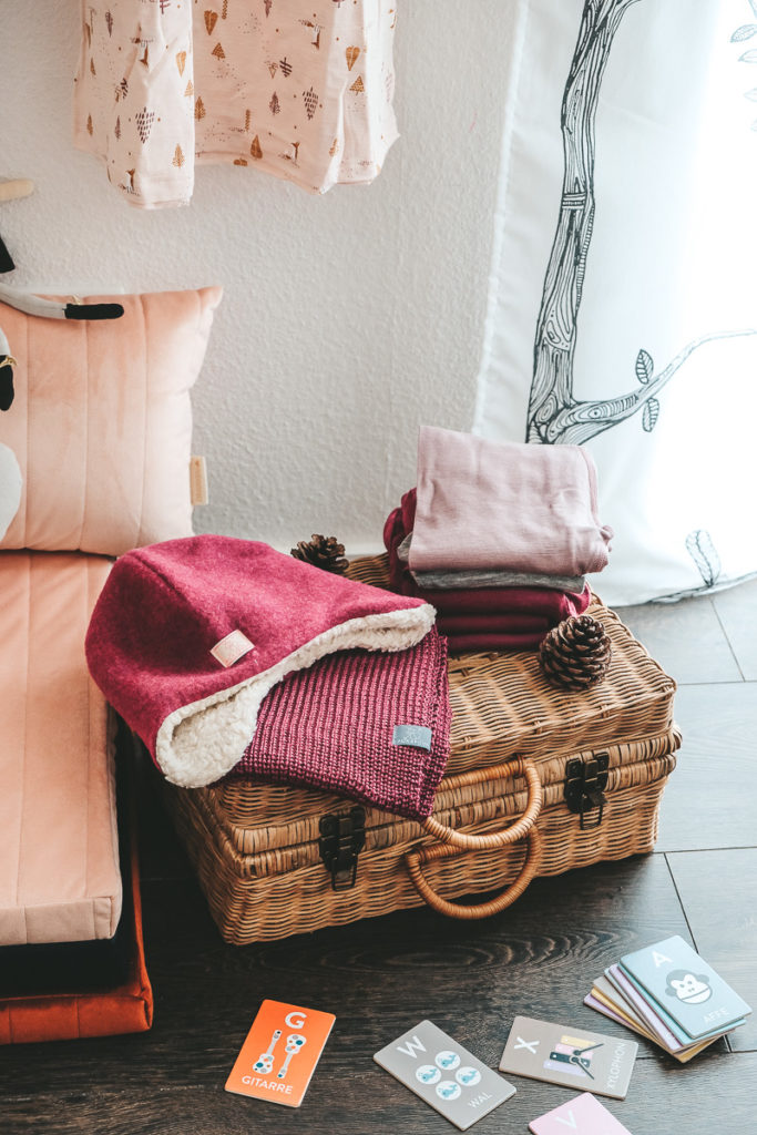 Kinderkleidung mit Naturmaterialien aus Wolle und Seide Vorteile