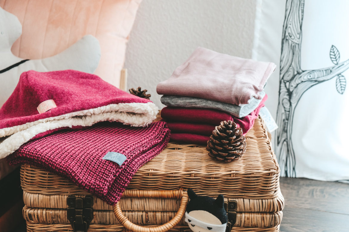 Kinderkleidung mit Naturmaterialien aus Wolle und Seide für Winter