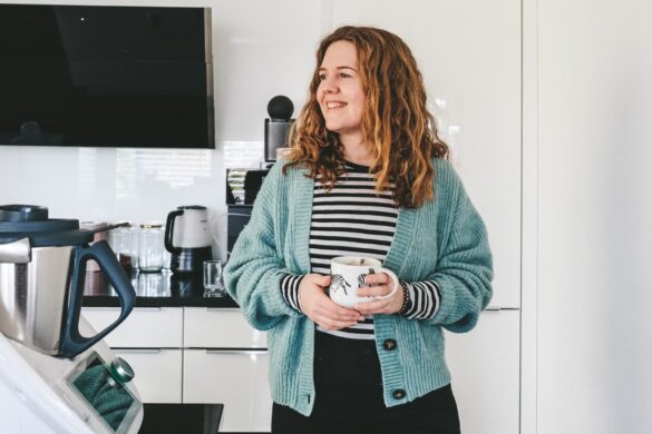 Schwarze Angels Jeans Lara weites Bein Outfit